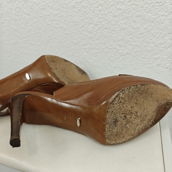 Sergio Rossi Brown Leather Closed Toe Pumps Preppy Size 39EU 9.5US - Picture 13 of 14